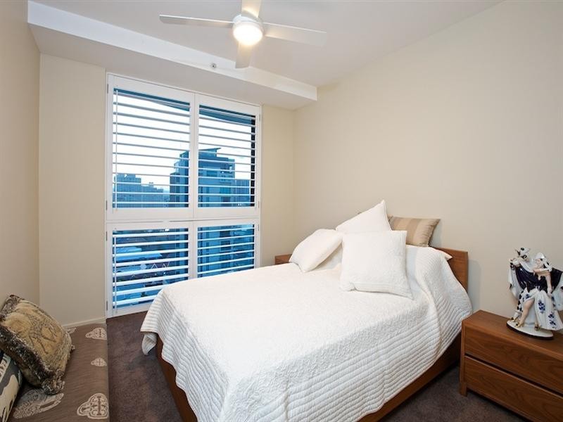 26/11 Peak Avenue, Main Beach QLD 4217