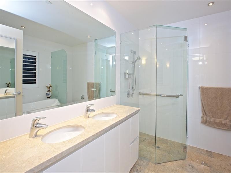 26/11 Peak Avenue, Main Beach QLD 4217