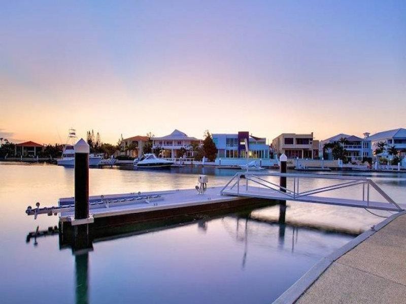 33 The Peninsula, Sovereign Islands QLD 4216