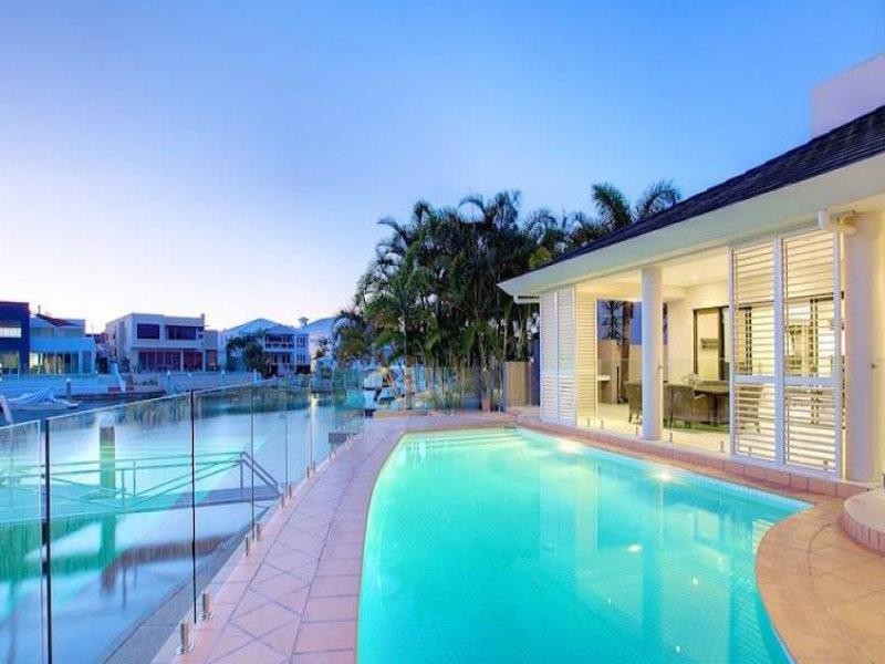 33 The Peninsula, Sovereign Islands QLD 4216