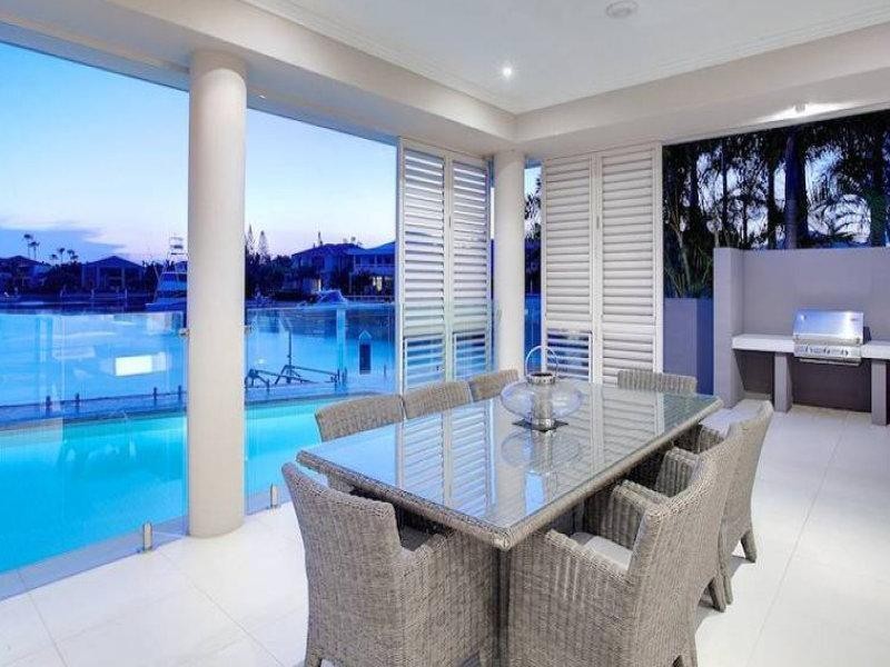 33 The Peninsula, Sovereign Islands QLD 4216