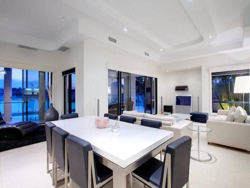 33 The Peninsula, Sovereign Islands QLD 4216