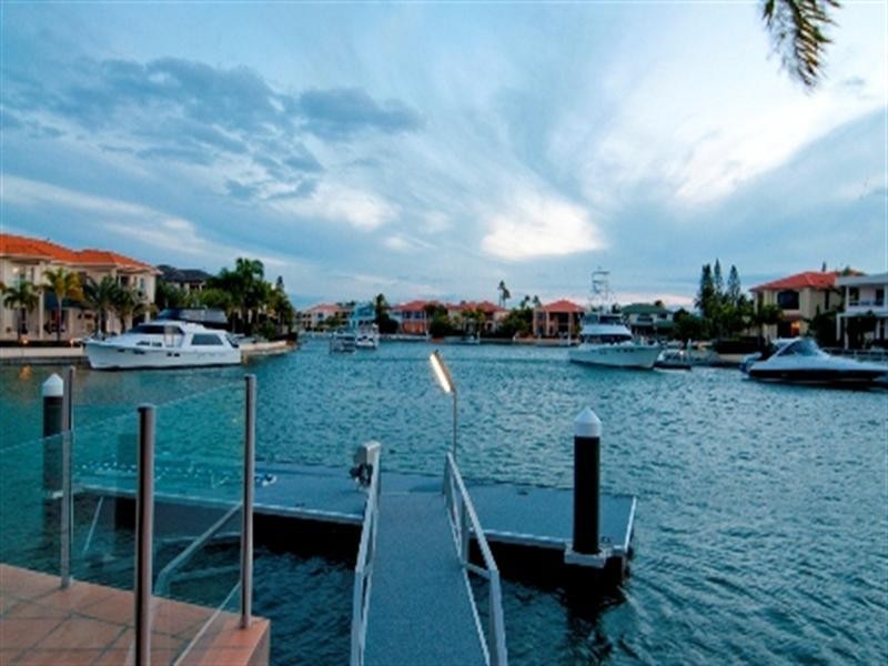 33 The Peninsula, Sovereign Islands QLD 4216
