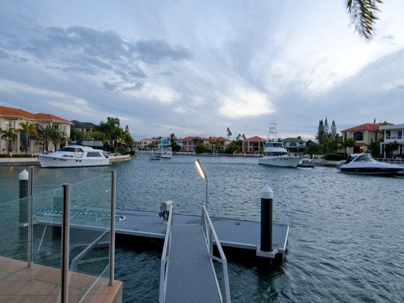 33 The Peninsula, Sovereign Islands QLD 4216
