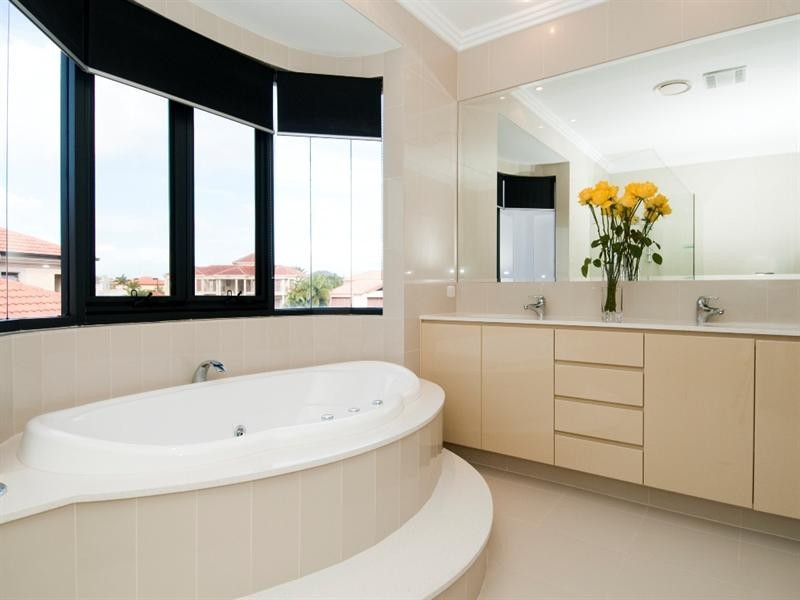 33 The Peninsula, Sovereign Islands QLD 4216