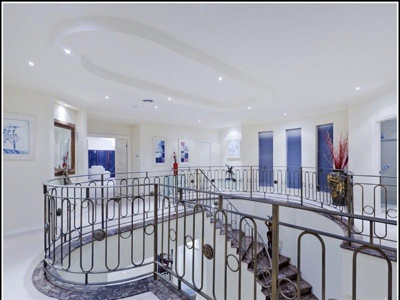 37 King Arthurs Court, Sovereign Islands QLD 4216