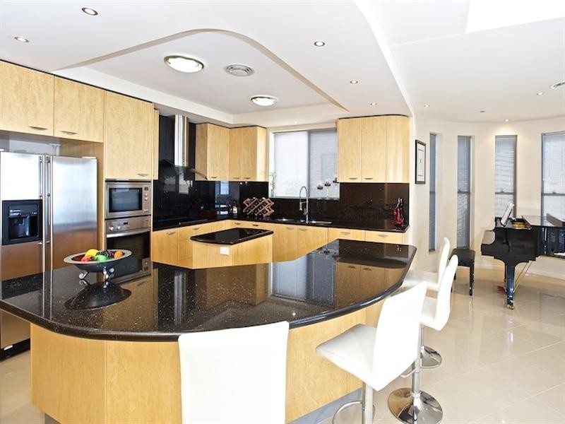 37 King Arthurs Court, Sovereign Islands QLD 4216