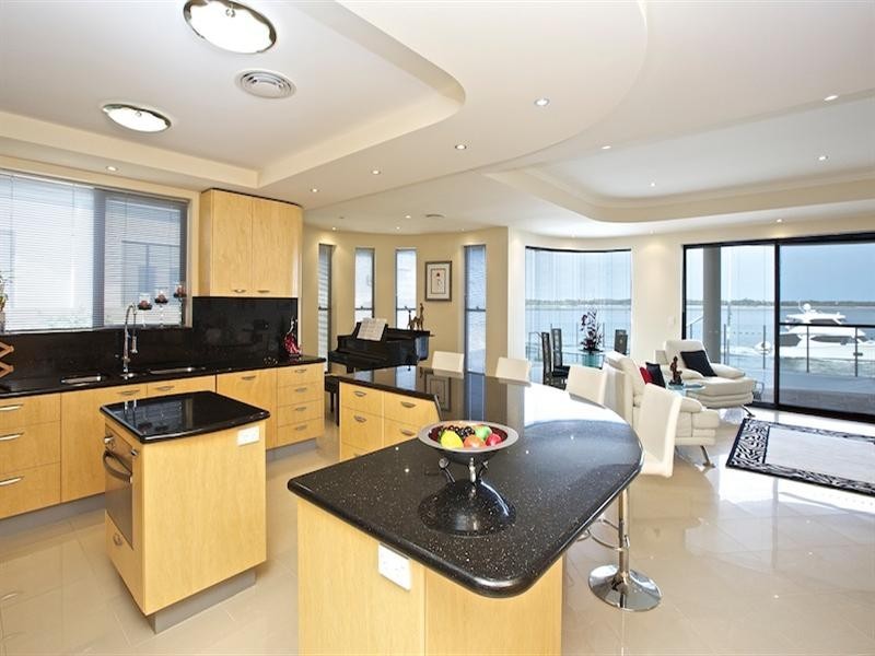 37 King Arthurs Court, Sovereign Islands QLD 4216