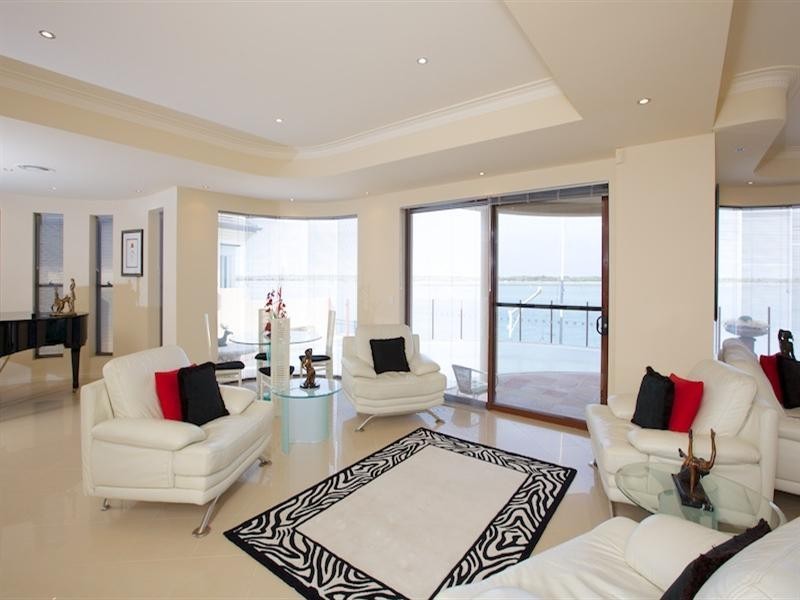 37 King Arthurs Court, Sovereign Islands QLD 4216