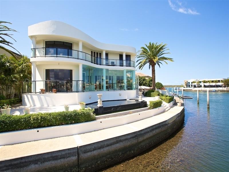 64 King Charles Drive, Sovereign Islands QLD 4216