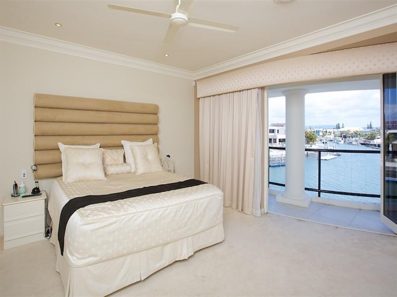 64 King Charles Drive, Sovereign Islands QLD 4216