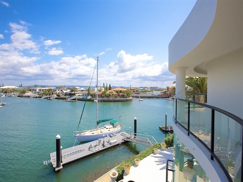 64 King Charles Drive, Sovereign Islands QLD 4216