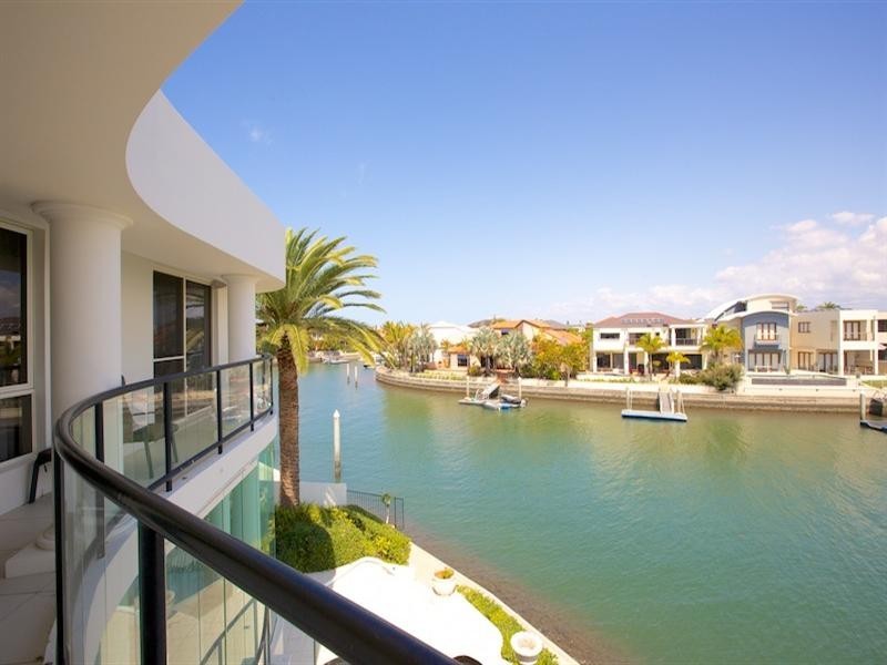 64 King Charles Drive, Sovereign Islands QLD 4216