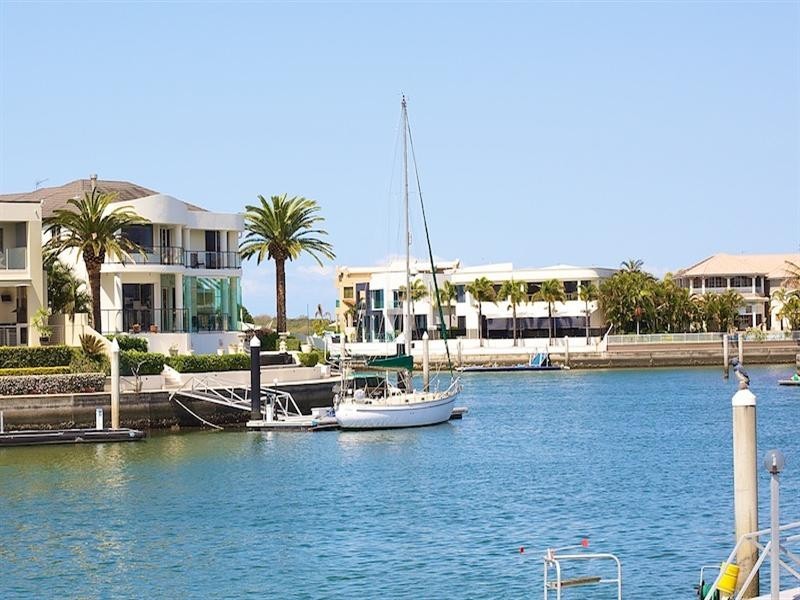 64 King Charles Drive, Sovereign Islands QLD 4216