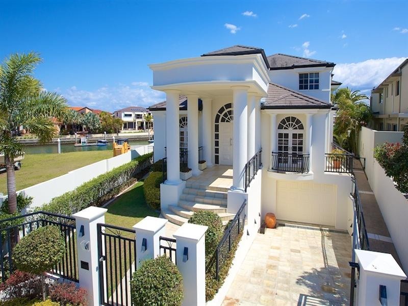 64 King Charles Drive, Sovereign Islands QLD 4216