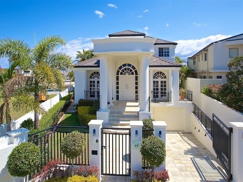 64 King Charles Drive, Sovereign Islands QLD 4216