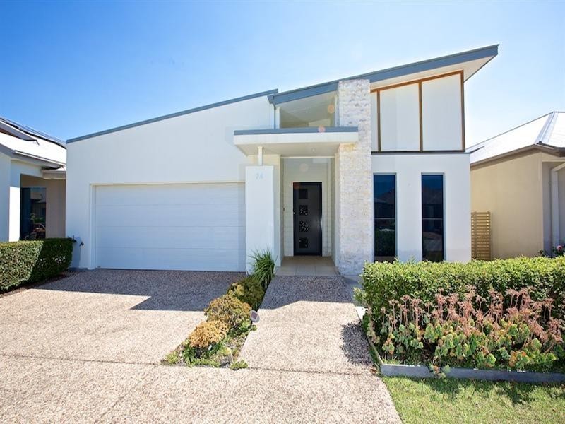 74/1 Halcyon Way, Hope Island QLD 4212