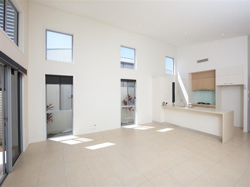 74/1 Halcyon Way, Hope Island QLD 4212