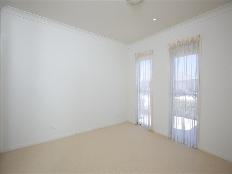 74/1 Halcyon Way, Hope Island QLD 4212