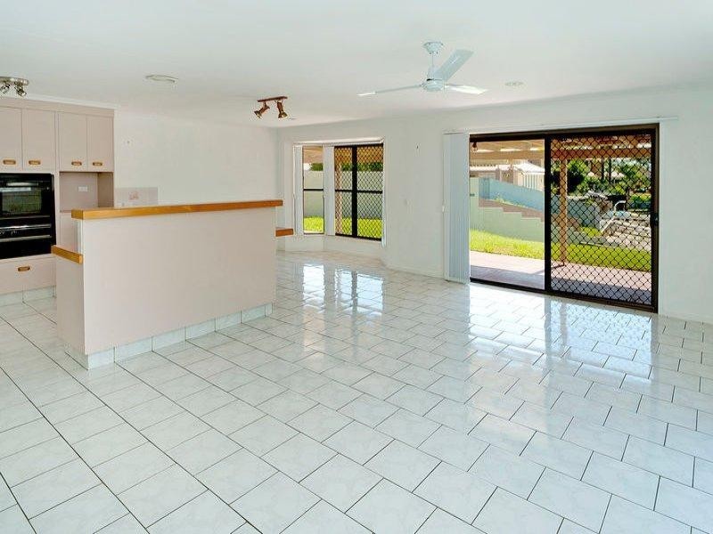 100 Oxley Drive, Paradise Point QLD 4216