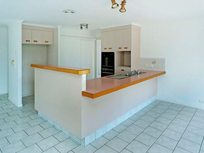100 Oxley Drive, Paradise Point QLD 4216