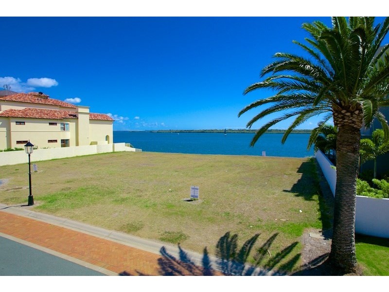 Sovereign Islands QLD 4216