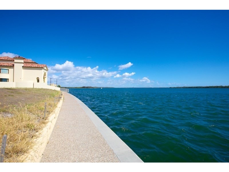 Sovereign Islands QLD 4216