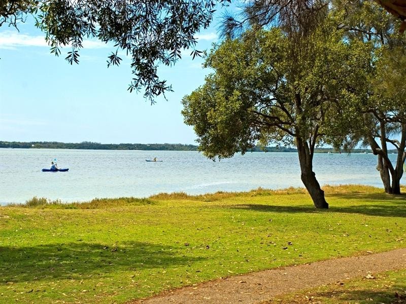 53 Milton Avenue, Paradise Point QLD 4216