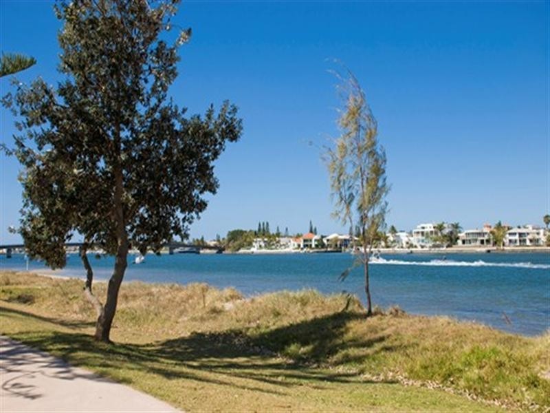 53 Milton Avenue, Paradise Point QLD 4216