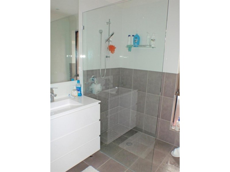 2/20 Warrie Close, Paradise Point QLD 4216