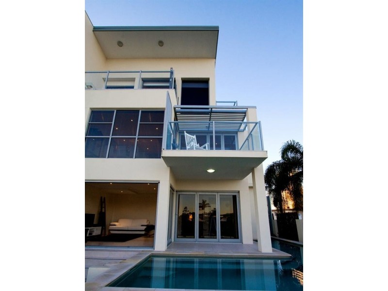 1/12 Ray Street, Runaway Bay QLD 4216