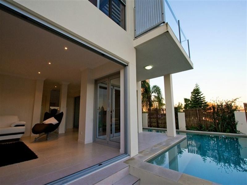 1/12 Ray Street, Runaway Bay QLD 4216