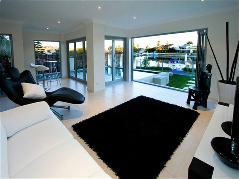 1/12 Ray Street, Runaway Bay QLD 4216