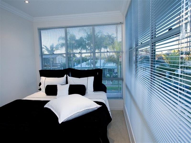 1/12 Ray Street, Runaway Bay QLD 4216