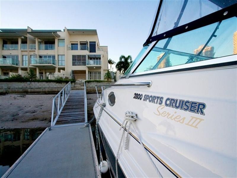 1/12 Ray Street, Runaway Bay QLD 4216