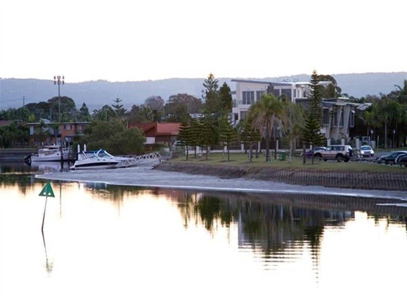 1/12 Ray Street, Runaway Bay QLD 4216