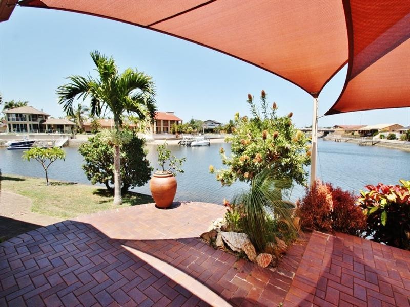 19 Erave Avenue, Runaway Bay QLD 4216