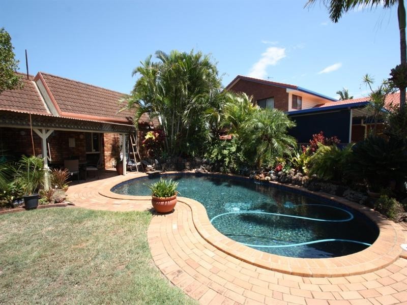 19 Erave Avenue, Runaway Bay QLD 4216