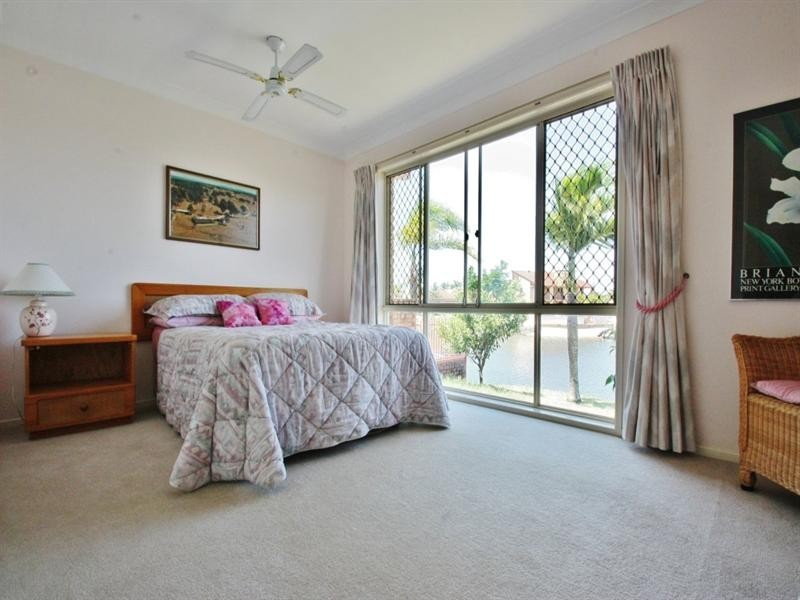 19 Erave Avenue, Runaway Bay QLD 4216