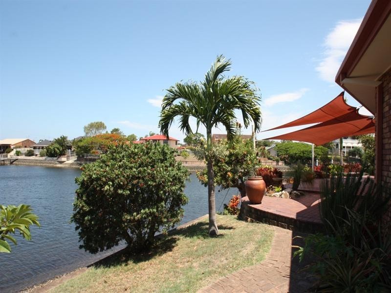 19 Erave Avenue, Runaway Bay QLD 4216