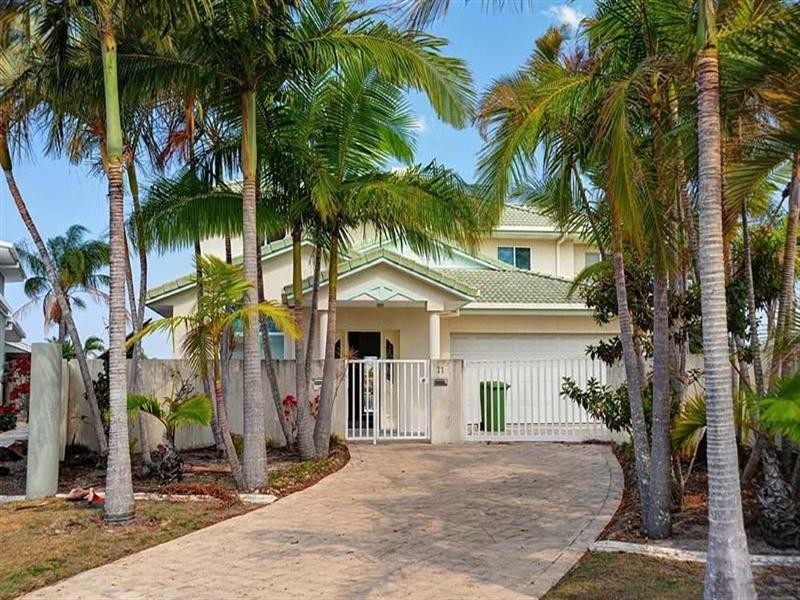 71 Cockleshell Court, Runaway Bay QLD 4216