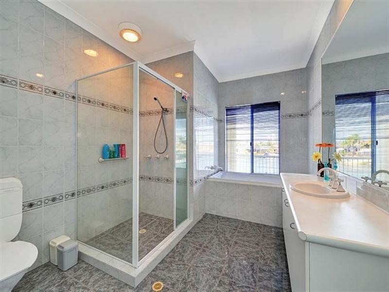 71 Cockleshell Court, Runaway Bay QLD 4216