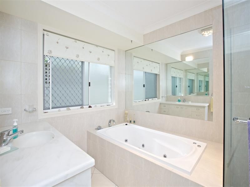 47 Cockleshell Court, Runaway Bay QLD 4216