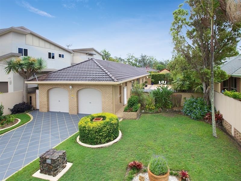 37 Abalone Avenue, Paradise Point QLD 4216