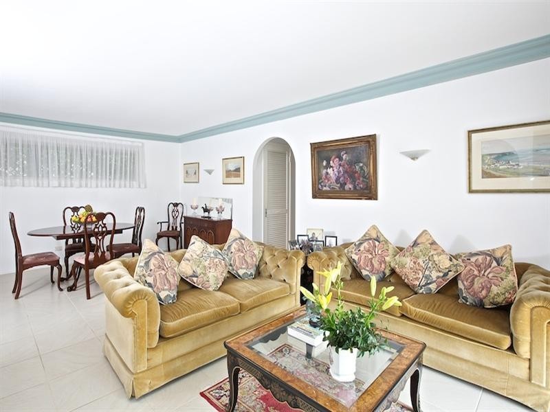 37 Abalone Avenue, Paradise Point QLD 4216