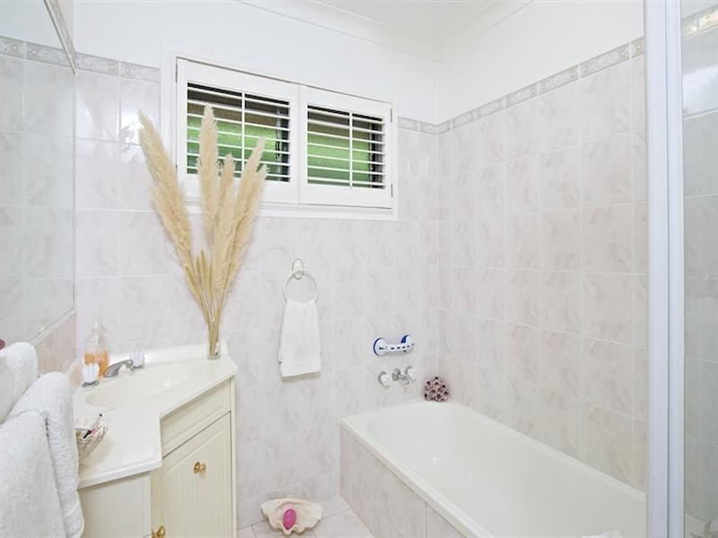 37 Abalone Avenue, Paradise Point QLD 4216