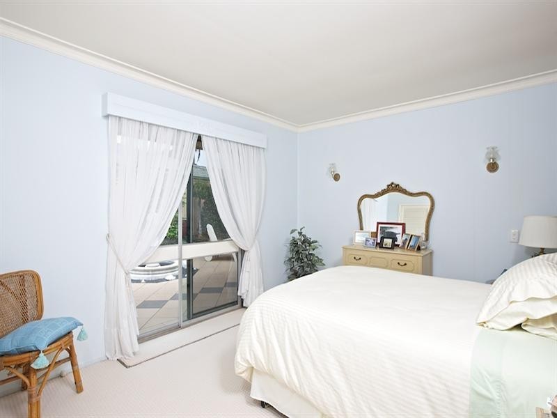 37 Abalone Avenue, Paradise Point QLD 4216