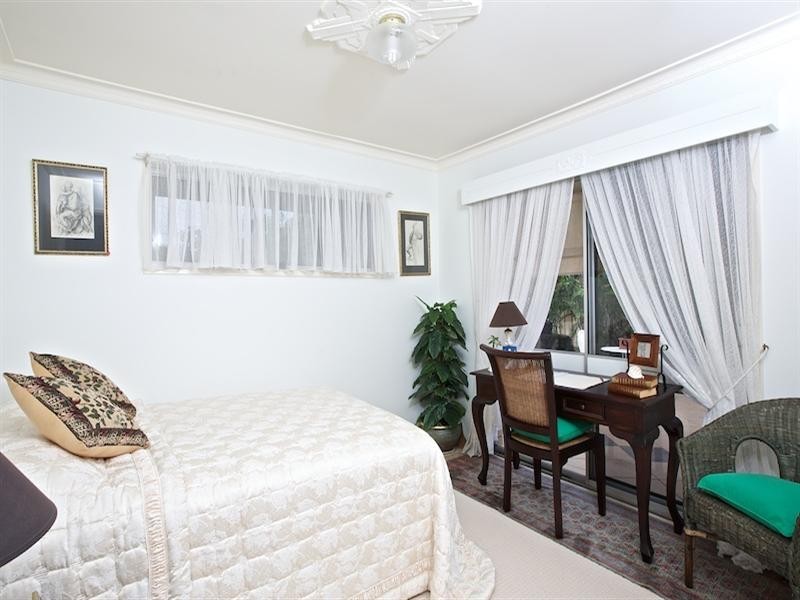 37 Abalone Avenue, Paradise Point QLD 4216