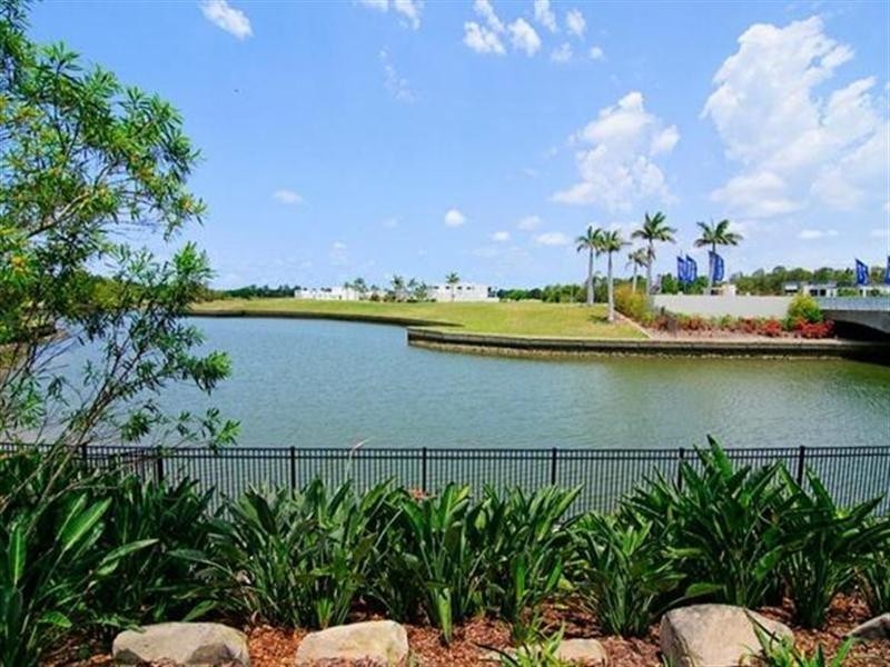 7529 Springfield Drive, Hope Island QLD 4212