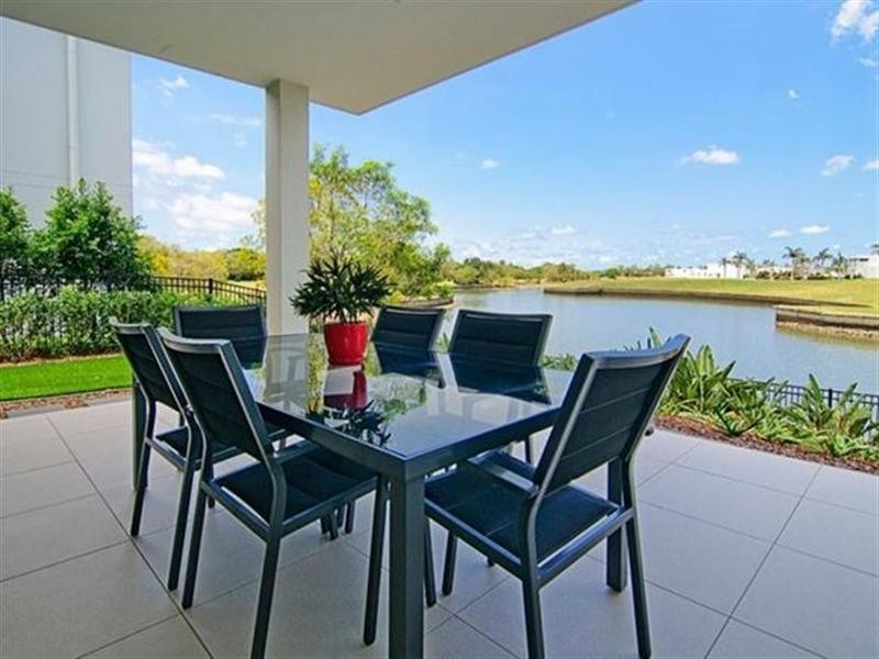 7529 Springfield Drive, Hope Island QLD 4212